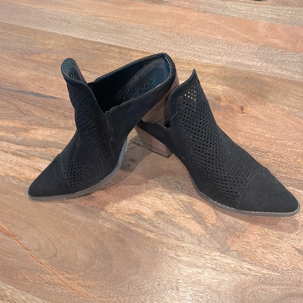 Coconuts by Matisse Sheer/mesh sueded mule
